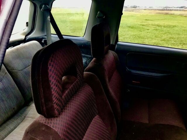 Красный Мицубиси Спейс Стар, объемом двигателя 2 л и пробегом 400 тыс. км за 900 $, фото 5 на Automoto.ua