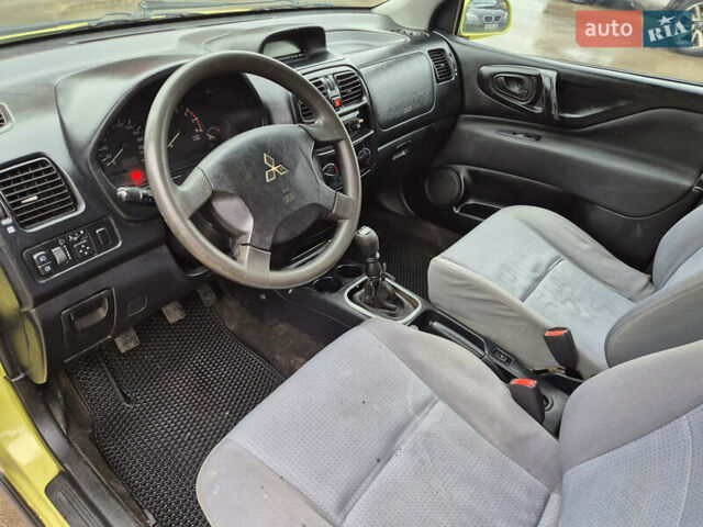 Жовтий Міцубісі Спейс Стар, об'ємом двигуна 1.58 л та пробігом 245 тис. км за 2250 $, фото 5 на Automoto.ua