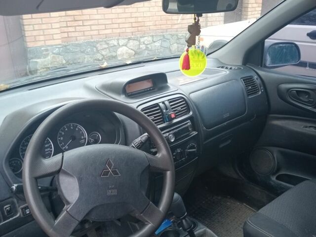 Серый Мицубиси Спейс Стар, объемом двигателя 1.6 л и пробегом 390 тыс. км за 1700 $, фото 5 на Automoto.ua
