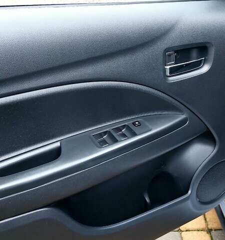 Серый Мицубиси Спейс Стар, объемом двигателя 1.19 л и пробегом 198 тыс. км за 6000 $, фото 9 на Automoto.ua