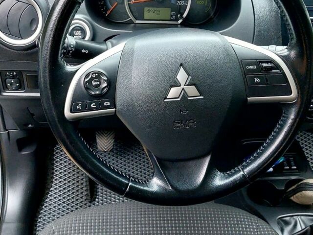 Серый Мицубиси Спейс Стар, объемом двигателя 1.2 л и пробегом 198 тыс. км за 6000 $, фото 3 на Automoto.ua