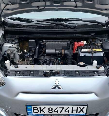 Серый Мицубиси Спейс Стар, объемом двигателя 1.19 л и пробегом 198 тыс. км за 6000 $, фото 5 на Automoto.ua