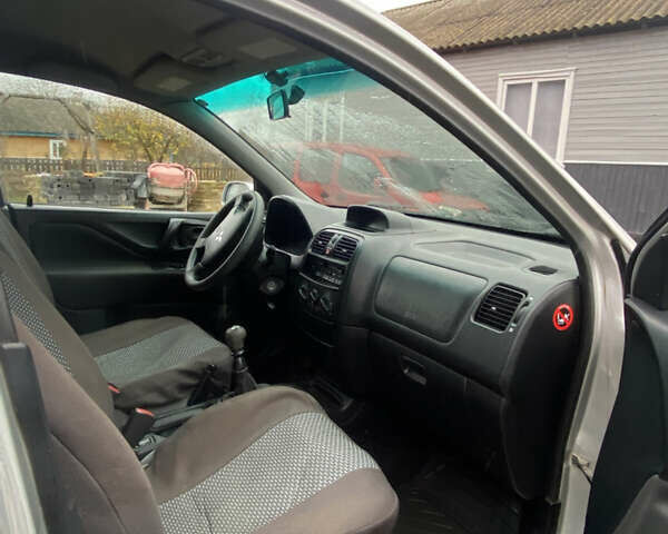 Сірий Міцубісі Спейс Стар, об'ємом двигуна 1.58 л та пробігом 300 тис. км за 2450 $, фото 7 на Automoto.ua