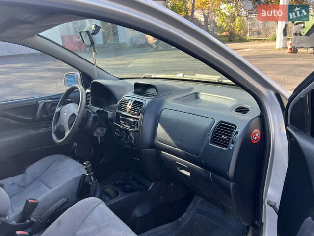 Сірий Міцубісі Спейс Стар, об'ємом двигуна 1.6 л та пробігом 200 тис. км за 1999 $, фото 7 на Automoto.ua