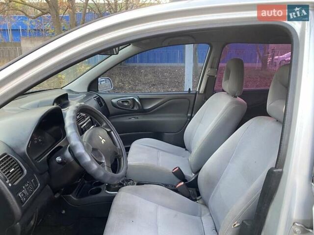 Сірий Міцубісі Спейс Стар, об'ємом двигуна 1.58 л та пробігом 250 тис. км за 2800 $, фото 6 на Automoto.ua