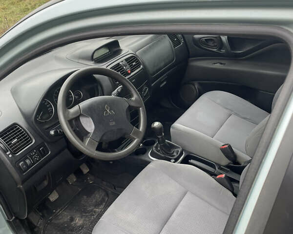 Сірий Міцубісі Спейс Стар, об'ємом двигуна 1.58 л та пробігом 295 тис. км за 2750 $, фото 11 на Automoto.ua