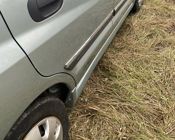 Сірий Міцубісі Спейс Стар, об'ємом двигуна 1.58 л та пробігом 295 тис. км за 2750 $, фото 6 на Automoto.ua