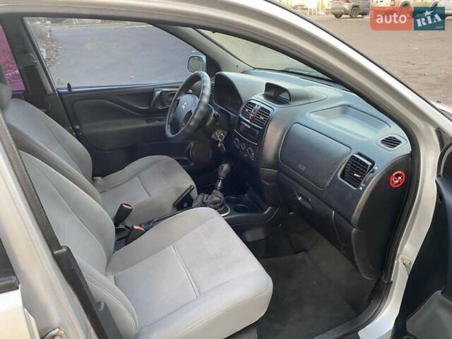 Сірий Міцубісі Спейс Стар, об'ємом двигуна 1.58 л та пробігом 250 тис. км за 2800 $, фото 8 на Automoto.ua