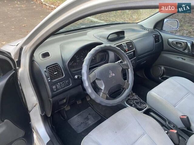 Сірий Міцубісі Спейс Стар, об'ємом двигуна 1.58 л та пробігом 250 тис. км за 2800 $, фото 9 на Automoto.ua