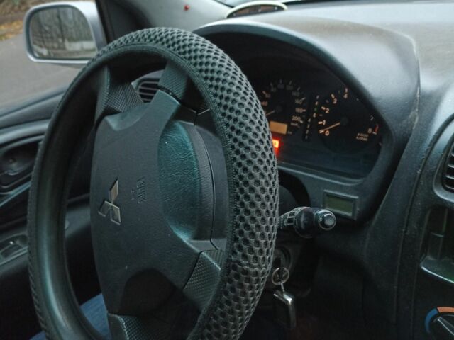 Серый Мицубиси Спейс Стар, объемом двигателя 1.8 л и пробегом 370 тыс. км за 2900 $, фото 5 на Automoto.ua