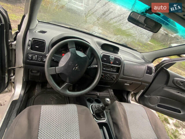 Сірий Міцубісі Спейс Стар, об'ємом двигуна 1.58 л та пробігом 300 тис. км за 2450 $, фото 13 на Automoto.ua