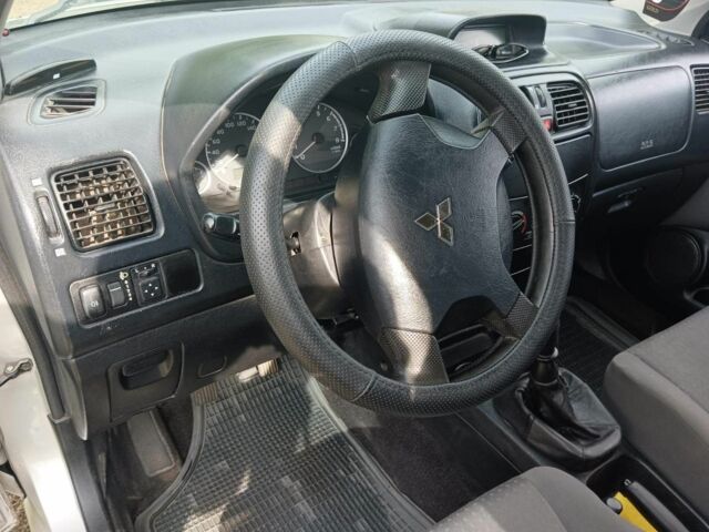 Серый Мицубиси Спейс Стар, объемом двигателя 1.6 л и пробегом 2 тыс. км за 4000 $, фото 7 на Automoto.ua