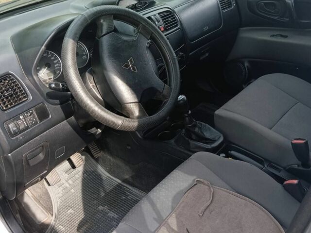 Серый Мицубиси Спейс Стар, объемом двигателя 1.6 л и пробегом 2 тыс. км за 4000 $, фото 5 на Automoto.ua