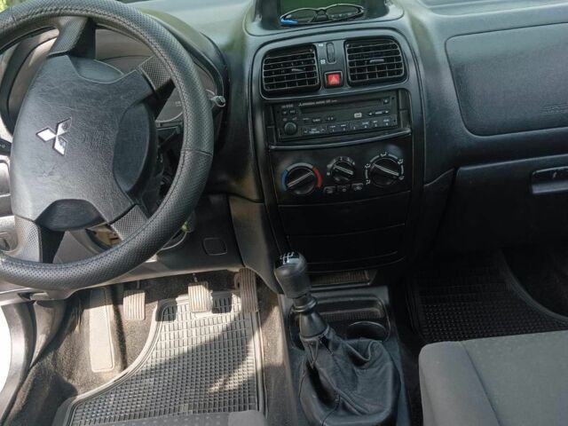 Серый Мицубиси Спейс Стар, объемом двигателя 1.6 л и пробегом 2 тыс. км за 4000 $, фото 6 на Automoto.ua