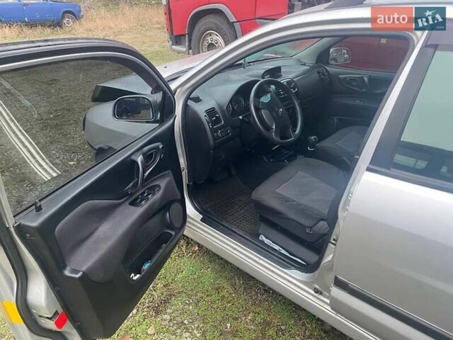 Серый Мицубиси Спейс Стар, объемом двигателя 1.6 л и пробегом 151 тыс. км за 2300 $, фото 6 на Automoto.ua