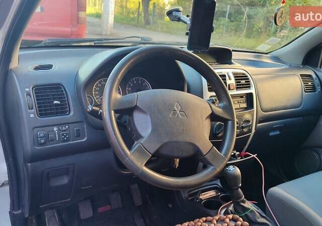 Серый Мицубиси Спейс Стар, объемом двигателя 1.3 л и пробегом 210 тыс. км за 2999 $, фото 3 на Automoto.ua