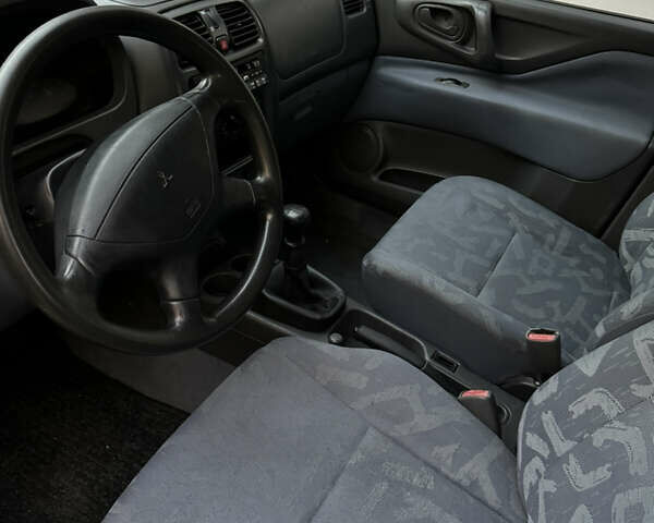 Синий Мицубиси Спейс Стар, объемом двигателя 1.3 л и пробегом 250 тыс. км за 2890 $, фото 7 на Automoto.ua