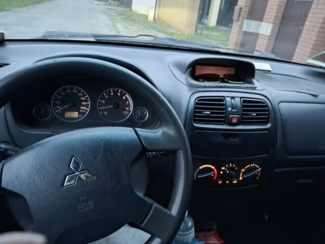 Зелений Міцубісі Спейс Стар, об'ємом двигуна 1.6 л та пробігом 427 тис. км за 2300 $, фото 3 на Automoto.ua