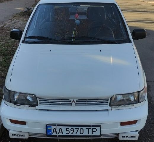 Белый Мицубиси Спейс Вагон, объемом двигателя 2 л и пробегом 493 тыс. км за 2350 $, фото 1 на Automoto.ua