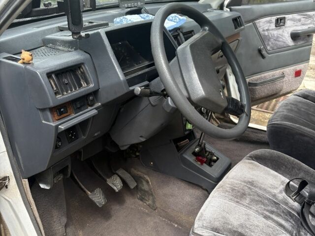 Білий Міцубісі Спейс Вагон, об'ємом двигуна 2 л та пробігом 260 тис. км за 1000 $, фото 5 на Automoto.ua