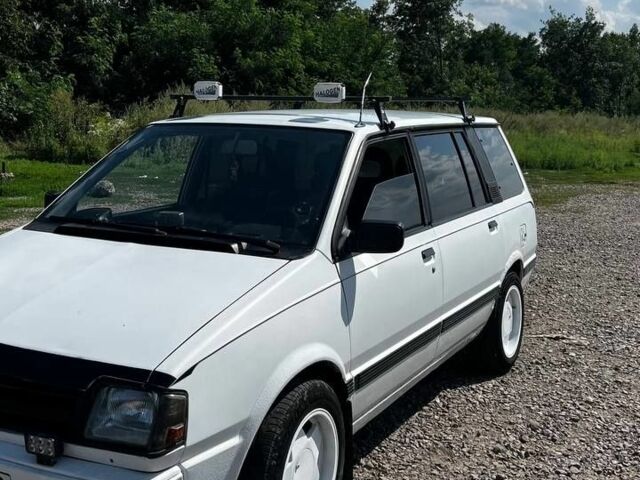 Білий Міцубісі Спейс Вагон, об'ємом двигуна 2 л та пробігом 260 тис. км за 1000 $, фото 1 на Automoto.ua