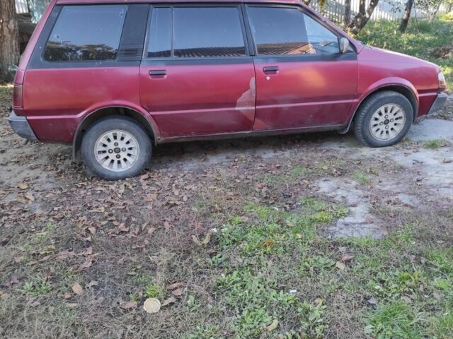 Красный Мицубиси Спейс Вагон, объемом двигателя 1.8 л и пробегом 325 тыс. км за 1150 $, фото 2 на Automoto.ua