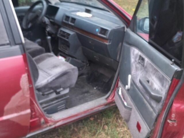 Красный Мицубиси Спейс Вагон, объемом двигателя 1.8 л и пробегом 325 тыс. км за 1150 $, фото 4 на Automoto.ua