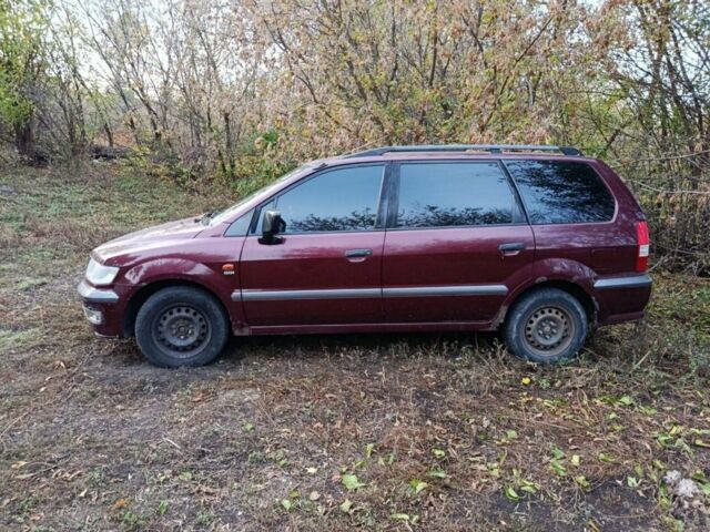 Красный Мицубиси Спейс Вагон, объемом двигателя 2.4 л и пробегом 200 тыс. км за 2944 $, фото 1 на Automoto.ua