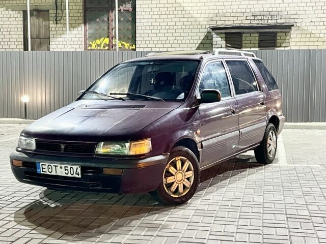 Красный Мицубиси Спейс Вагон, объемом двигателя 2 л и пробегом 300 тыс. км за 1050 $, фото 1 на Automoto.ua