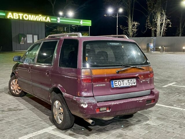 Красный Мицубиси Спейс Вагон, объемом двигателя 2 л и пробегом 300 тыс. км за 1050 $, фото 3 на Automoto.ua