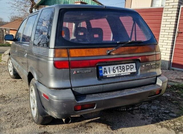 Сірий Міцубісі Спейс Вагон, об'ємом двигуна 1.8 л та пробігом 410 тис. км за 2000 $, фото 3 на Automoto.ua