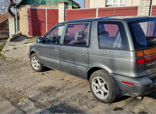 Сірий Міцубісі Спейс Вагон, об'ємом двигуна 1.8 л та пробігом 410 тис. км за 2000 $, фото 5 на Automoto.ua