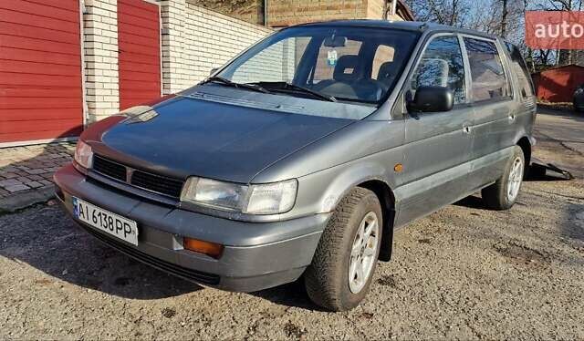 Серый Мицубиси Спейс Вагон, объемом двигателя 1.8 л и пробегом 410 тыс. км за 2000 $, фото 1 на Automoto.ua