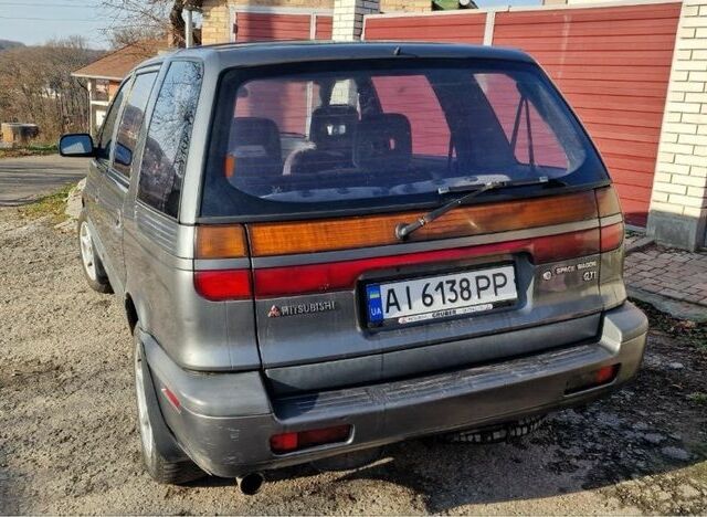 Сірий Міцубісі Спейс Вагон, об'ємом двигуна 1.8 л та пробігом 410 тис. км за 2000 $, фото 2 на Automoto.ua