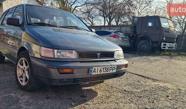 Серый Мицубиси Спейс Вагон, объемом двигателя 1.8 л и пробегом 410 тыс. км за 2000 $, фото 3 на Automoto.ua