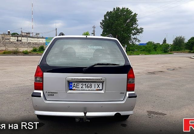 Серый Мицубиси Спейс Вагон, объемом двигателя 2.4 л и пробегом 370 тыс. км за 3500 $, фото 3 на Automoto.ua