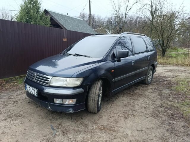 Синий Мицубиси Спейс Вагон, объемом двигателя 2.4 л и пробегом 333 тыс. км за 1000 $, фото 1 на Automoto.ua