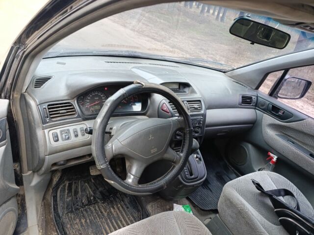 Синий Мицубиси Спейс Вагон, объемом двигателя 2.4 л и пробегом 333 тыс. км за 1000 $, фото 6 на Automoto.ua