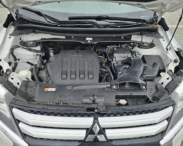 Белый Мицубиси Eclipse Cross, объемом двигателя 1.5 л и пробегом 187 тыс. км за 13999 $, фото 10 на Automoto.ua