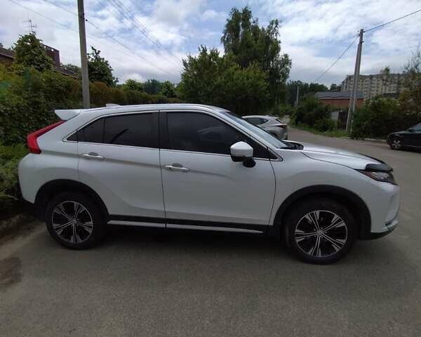 Белый Мицубиси Eclipse Cross, объемом двигателя 1.5 л и пробегом 116 тыс. км за 16600 $, фото 3 на Automoto.ua