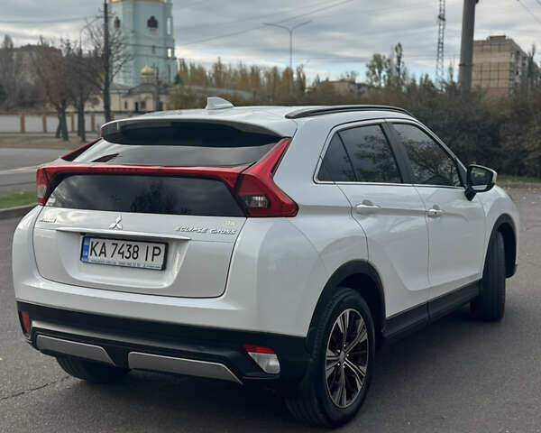 Белый Мицубиси Eclipse Cross, объемом двигателя 1.5 л и пробегом 150 тыс. км за 20300 $, фото 8 на Automoto.ua