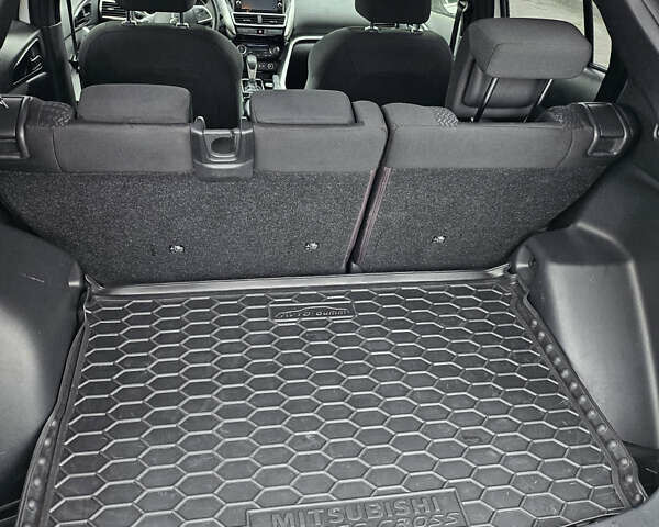 Белый Мицубиси Eclipse Cross, объемом двигателя 1.5 л и пробегом 187 тыс. км за 13999 $, фото 12 на Automoto.ua