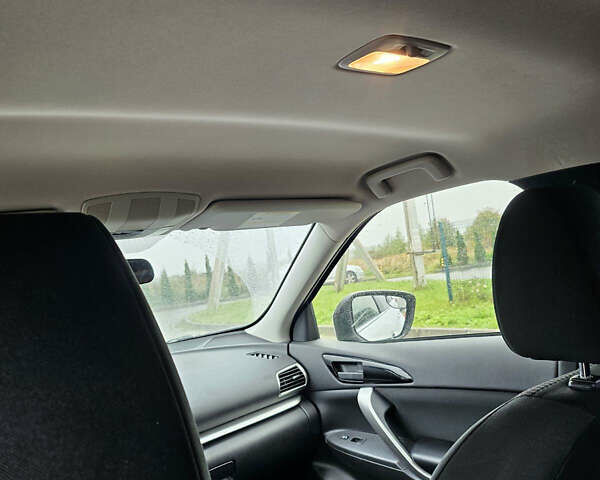 Белый Мицубиси Eclipse Cross, объемом двигателя 1.5 л и пробегом 187 тыс. км за 13999 $, фото 7 на Automoto.ua