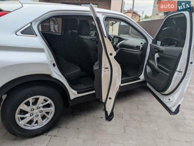 Білий Міцубісі Eclipse Cross, об'ємом двигуна 1.5 л та пробігом 140 тис. км за 14000 $, фото 8 на Automoto.ua