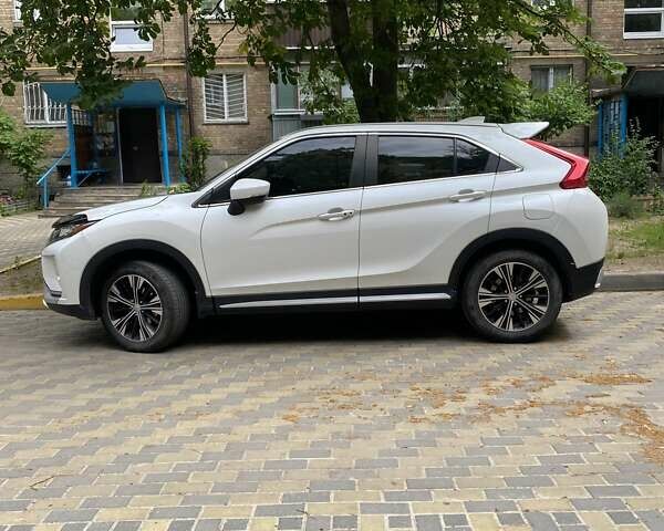 Белый Мицубиси Eclipse Cross, объемом двигателя 1.5 л и пробегом 116 тыс. км за 16600 $, фото 2 на Automoto.ua