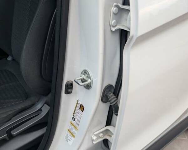 Білий Міцубісі Eclipse Cross, об'ємом двигуна 1.5 л та пробігом 140 тис. км за 14000 $, фото 3 на Automoto.ua