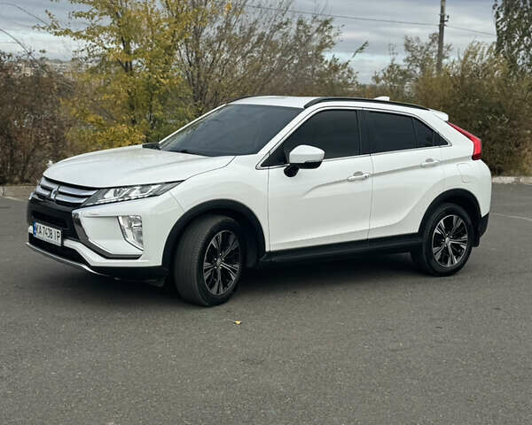 Белый Мицубиси Eclipse Cross, объемом двигателя 1.5 л и пробегом 150 тыс. км за 20300 $, фото 2 на Automoto.ua