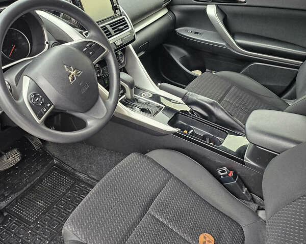 Белый Мицубиси Eclipse Cross, объемом двигателя 1.5 л и пробегом 187 тыс. км за 13999 $, фото 5 на Automoto.ua