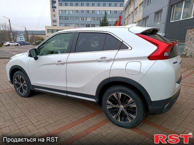 Белый Мицубиси Eclipse Cross, объемом двигателя 1.5 л и пробегом 91 тыс. км за 16999 $, фото 4 на Automoto.ua