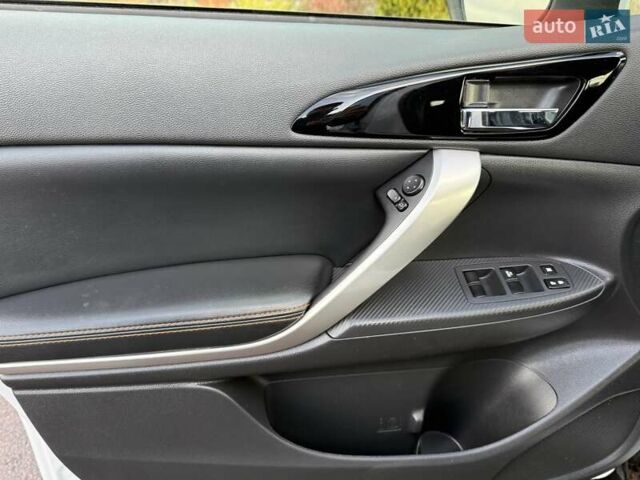 Белый Мицубиси Eclipse Cross, объемом двигателя 1.5 л и пробегом 67 тыс. км за 14400 $, фото 45 на Automoto.ua